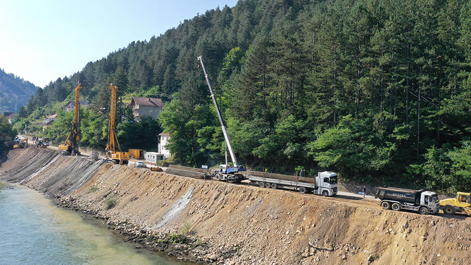 Putevi Užice | Izvode se radovi na rekonstrukciji puta u ulici Pribojske čete u Priboju