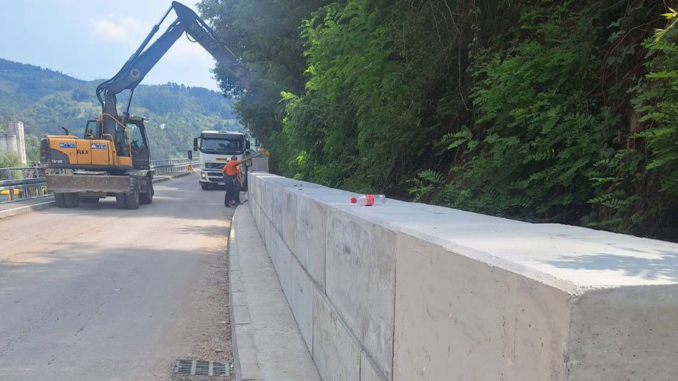 Putevi Užice | Izvode se radovi na rekonstrukciji puta u ulici Pribojske čete u Priboju