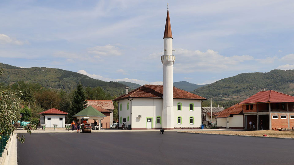 Putevi Užice | Donacija za asfaltiranje džamijskog dvorišta u Velikoj Župi kod Prijepolja