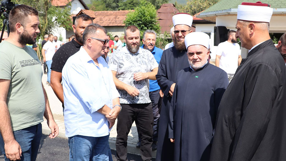 Putevi Užice | Donacija za asfaltiranje džamijskog dvorišta u Velikoj Župi kod Prijepolja