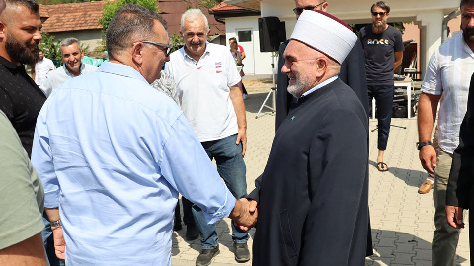 Putevi Užice | Donacija za asfaltiranje džamijskog dvorišta u Velikoj Župi kod Prijepolja