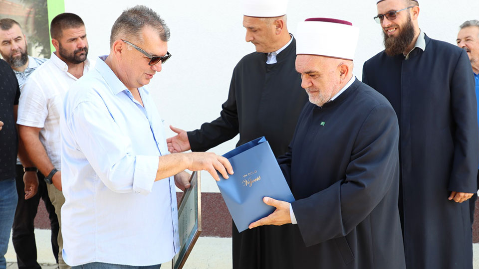 Putevi Užice | Donacija za asfaltiranje džamijskog dvorišta u Velikoj Župi kod Prijepolja