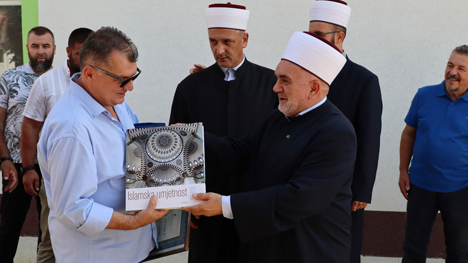 Putevi Užice | Donacija za asfaltiranje džamijskog dvorišta u Velikoj Župi kod Prijepolja